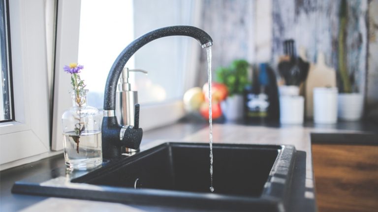 kitchen faucet won't switch from spray to stream